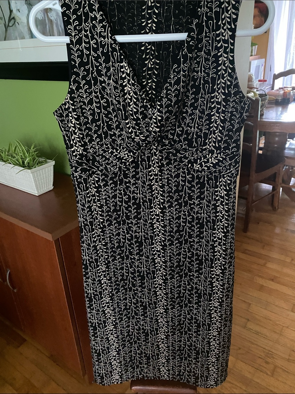Max Studio Black Sleeveless Midi Dress with White Vine Print